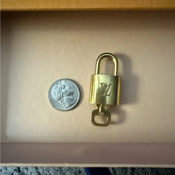 AUTHENTIC LOUIS VUITTON LOCK & KEY - Picture 3 of 6